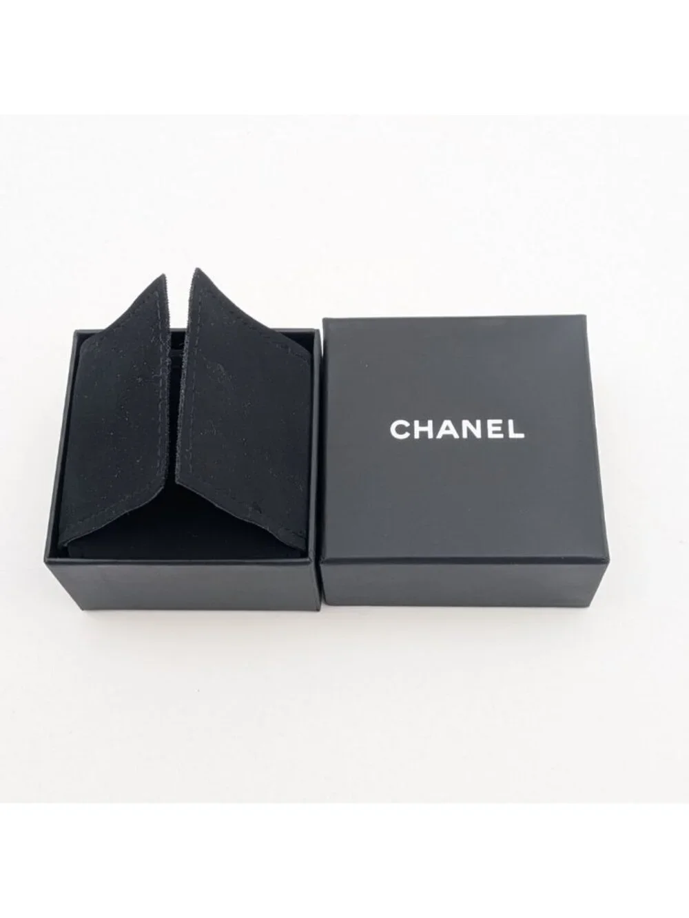 Chanel Ring CC Logo Turnlock Quilted Leather Bag Motif Black Gold